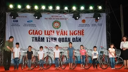 People's Security Academy holds meaningful activities in Phu Tho