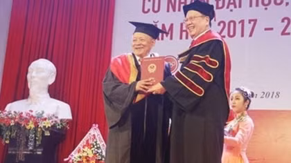 85-year-old man goes back to school to earn MBA degree