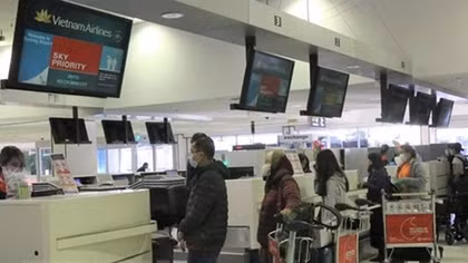 COVID-19: Over 350 Vietnamese citizens repatriated from Australia, New Zealand