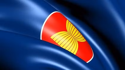 Vietnam striving to cement the central role of ASEAN in 2017