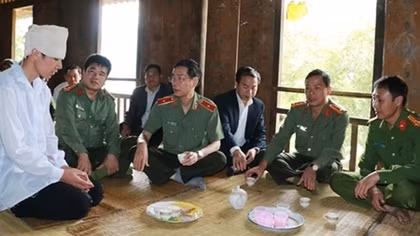 CAND Newspaper renders support for flood victims in Tram Tau