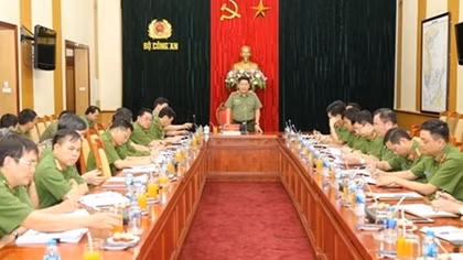 Deputy Minister Bui Van Thanh asks fire forces to enhance dissemination on fire safety, prevention and fighting 