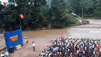Poor children in Lai Chau start school year in destitution