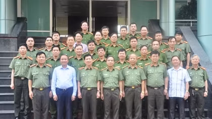 Deputy Minister Nguyen Van Son works with Vinh Phuc Provincial Police