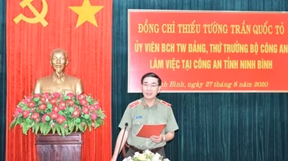 Deputy Minister Tran Quoc To works with Ninh Binh provincial police 