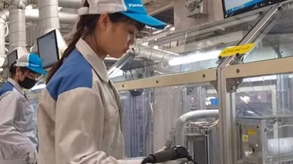 Vietnam’s manufacturing drops to record low in March due to pandemic