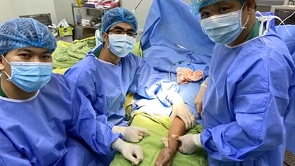 Doctors successfully reconnect man’s hand in emergency surgery