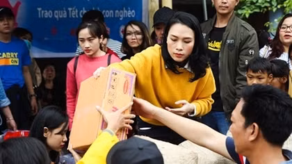 My Tam brings a warmer Tet to the poor in Quang Nam