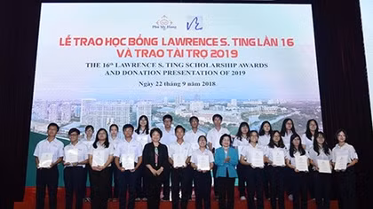 8.5 billion VND in Lawrence Ting scholarships presented to students