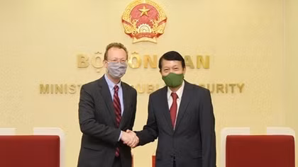 Deputy Minister Luong Tam Quang receives US Chargé d'Affaires in Vietnam
