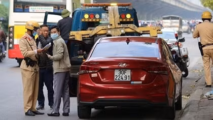 Hanoi Traffic Police deploy force to handle wrong parking