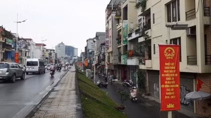 Hanoi plans to lower Hong River dike 