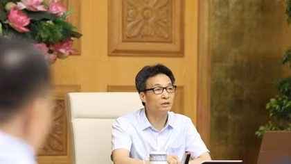 Deputy PM orders strictly handling violations of COVID-19 control regulations