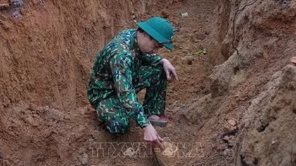 War-time bomb safely removed in residential area in Quang Binh