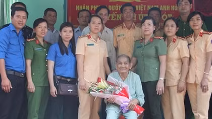 Can Tho Police take care of Vietnam Heroic Mother