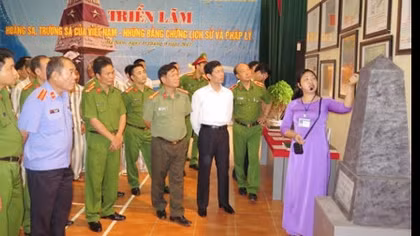 Exhibition on Vietnam’s Paracel and Spratly Islands opens in Ha Nam