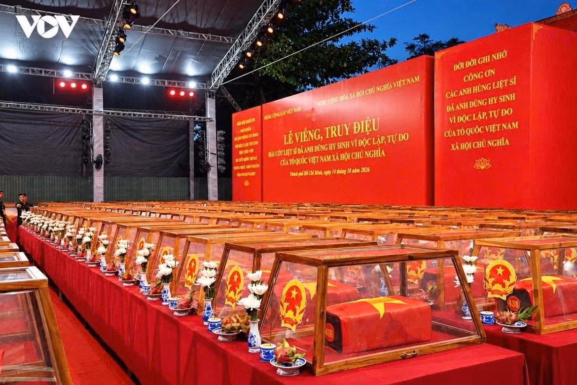 Ho Chi Minh City on October 14 holds a memorial service, funeral rite and burial ceremony for 731 sets of martyrs’ remains recovered from Le Thi Rieng Park.