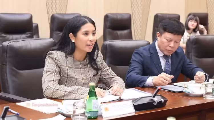 Ms. Kelly Coldiron expresses gratitude to the Ministry of Public Security for its attention and support for U.S. businesses operating in Viet Nam.