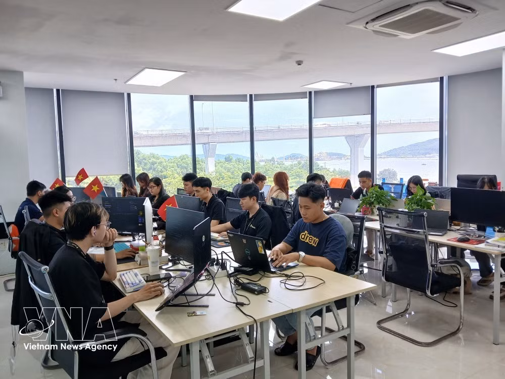 Da Nang city aims to become one of Vietnam’s three largest semiconductor and integrated circuit (IC) hubs, with a workforce of about 5,000 highly skilled professionals meeting global standards. (Illustrative photo: VNA)