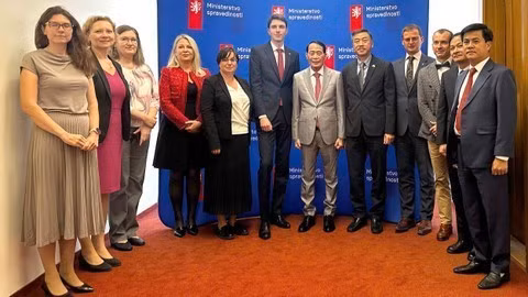 Delegates pose for a group photo.