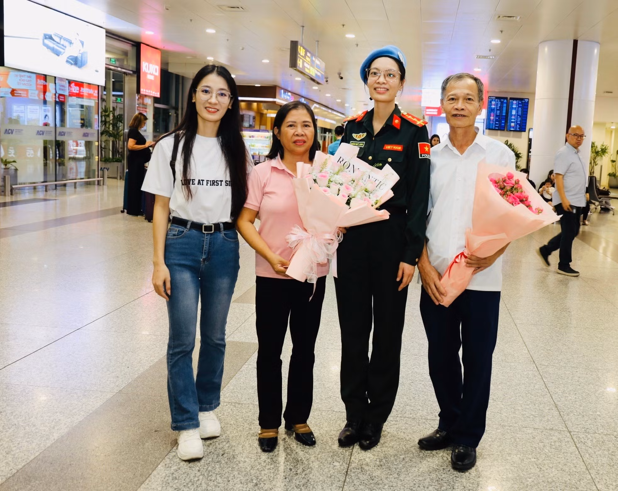 Captain Tran My Linh with her family.