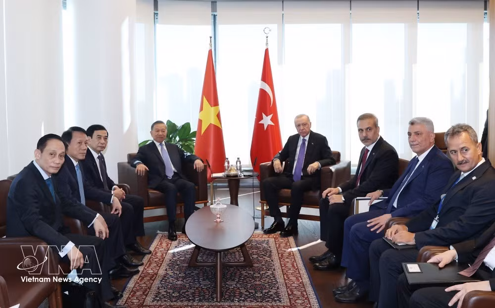 At the meeting between General Secretary of the Communist Party of Vietnam Central Committee and President To Lam and Turkish President Recep Tayyip Erdogan in New York on September 21 (local time). (Photo: VNA)