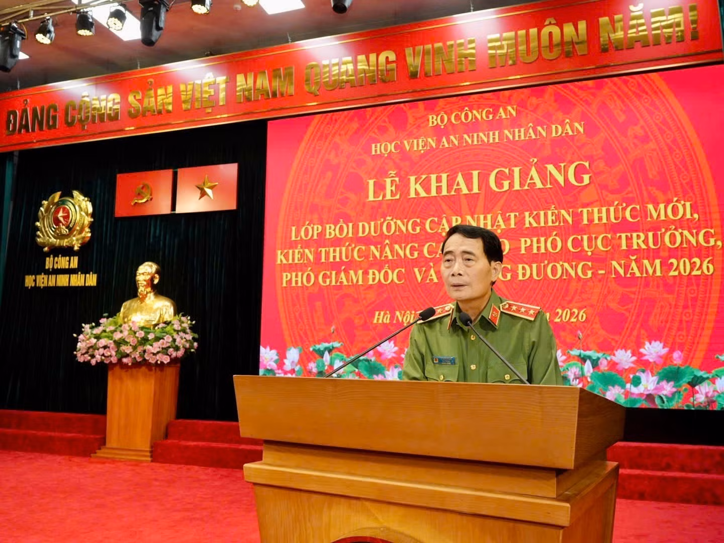 Advanced refresher course opens for high-ranking officers of public security units ảnh 1
