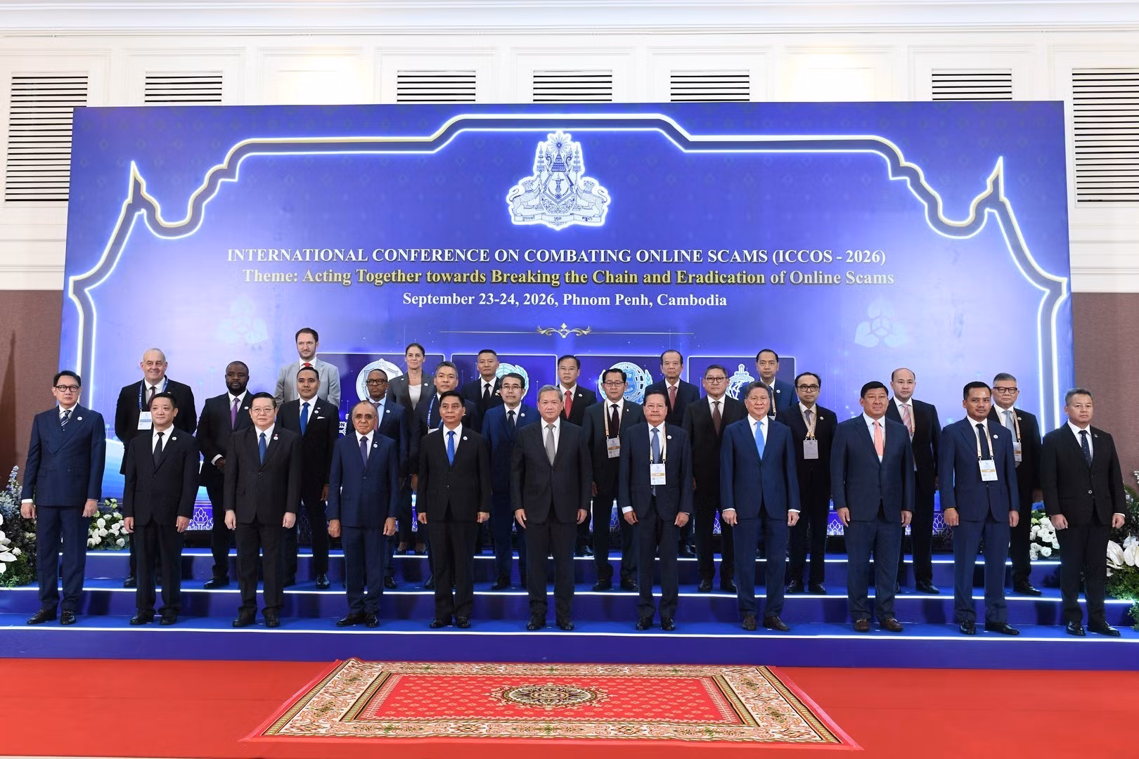 Head delegates pose for group photo.