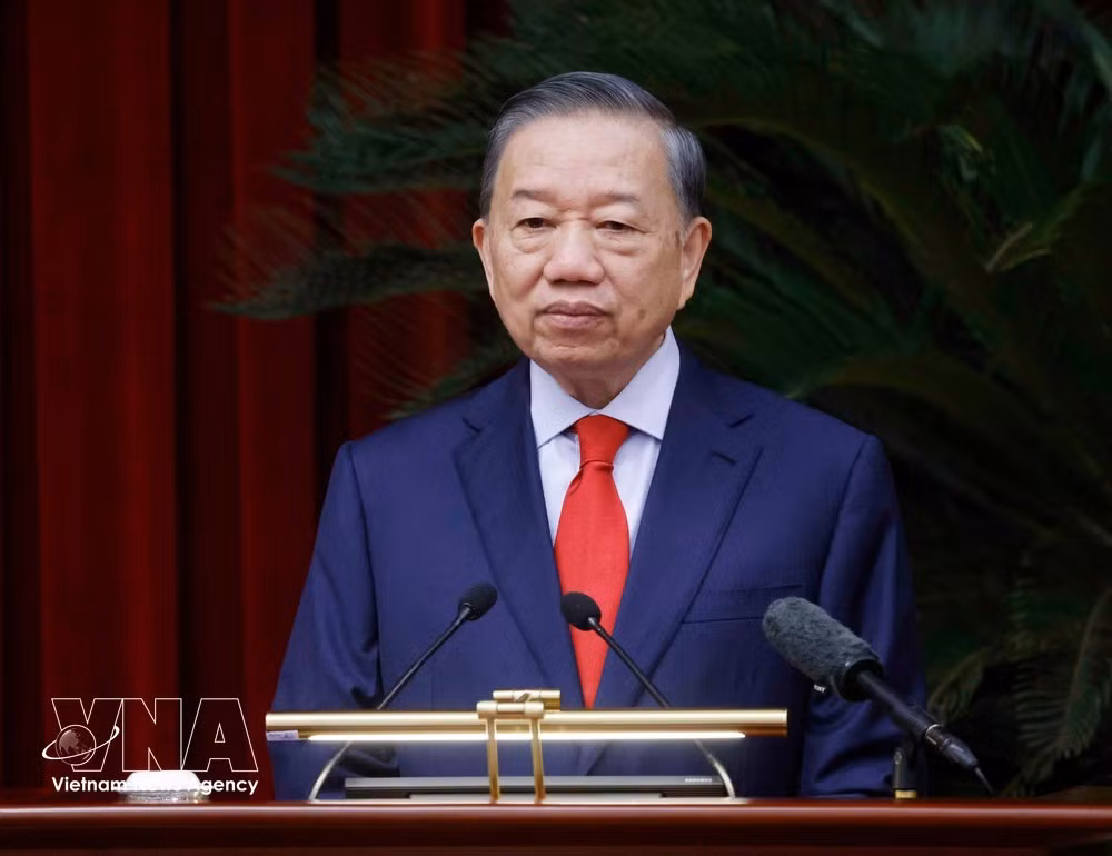 General Secretary of the CPV Central Committee and President To Lam speaks at the plenum (Photo: VNA)