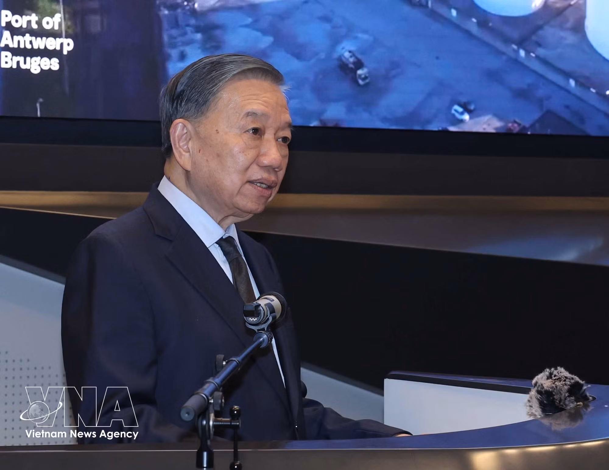 General Secretary of the Communist Party of Vietnam Central Committee and President To Lam speaks at the port. (Photo: VNA)