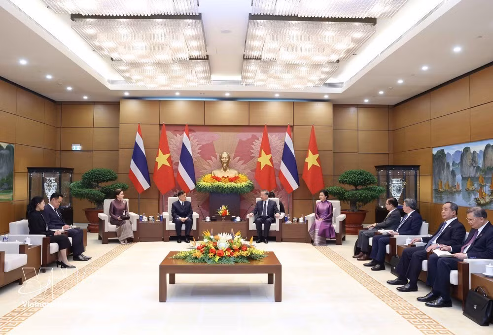 General Secretary of the Communist Party of Vietnam Central Committee and President To Lam, and King of Thailand Maha Vajiralongkorn Phra Vajiraklaochaoyuhua at their talks in Hanoi on September 15, 2026. (Photo: VNA)