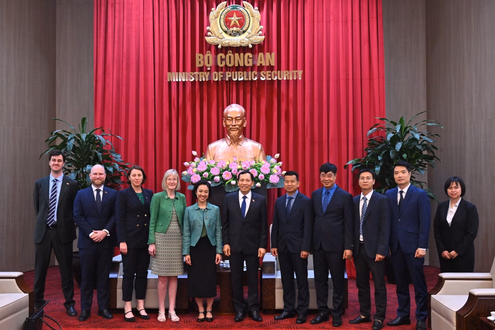 Delegates join group photo.