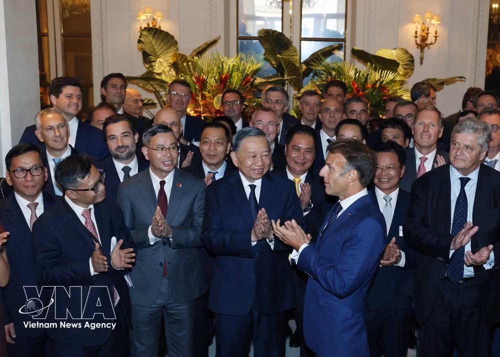 General Secretary of the Communist Party of Vietnam Central Committee and President To Lam and French President Emmanuel Macron meet with business leaders of the two countries on September 10, 2026. (Photo: VNA)