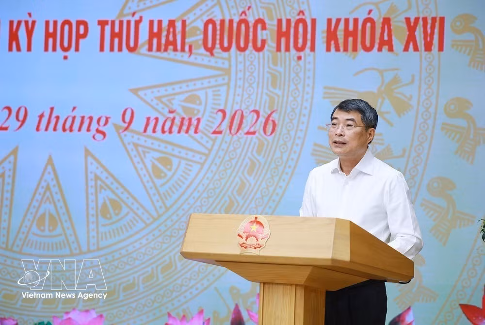 Prime Minister Le Minh Hung speaks at the meeting (Photo: VNA)