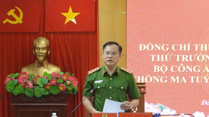 Deputy Minister Nguyen Van Long reviews Da Nang City Police Department’s drug prevention and control work