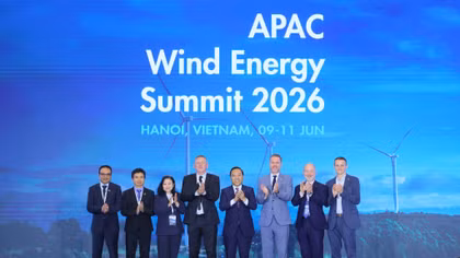 UK supports Vietnam in wind power and green finance development