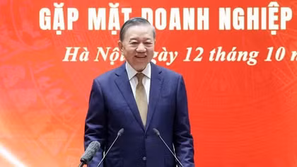 Top leader pledges support for firms, presses tech self-reliance