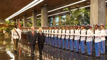 Party chief Nguyen Phu Trong has talks with Cuban leader Raul Castro