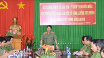 Deputy Minister Bui Van Nam works with Binh Thuan Police 