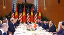 PM Phuc meets US President Trump in Hanoi
