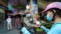 Hanoi asks residents to use market coupons amid COVID-19