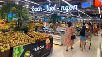 Hanoi residents hoard food, essential goods in ample supply