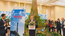 “Bienvenue en France” lures thousands of young people in Hanoi 