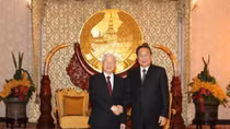 Party General Secretary, President meets former leader of Laos