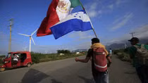 300 Migrants Leave Mexico Refugee Camp, Carry on Trip to US Border