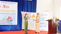 Traffic Police Team presents nearly 900 helmets to students
