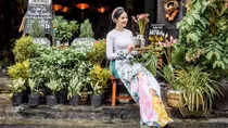 Miss Vietnam 2010 brings spring fashion collection to “Charming Vietnam 30” 