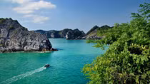 US travel site urges tourists to explore Vietnam's two most beautiful beaches