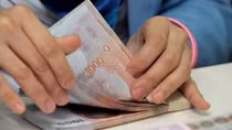 Four major Thai banks cut loan interest rates to spur economy