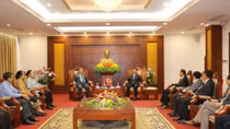 President of Lao Front for National Construction visits Hoa Binh